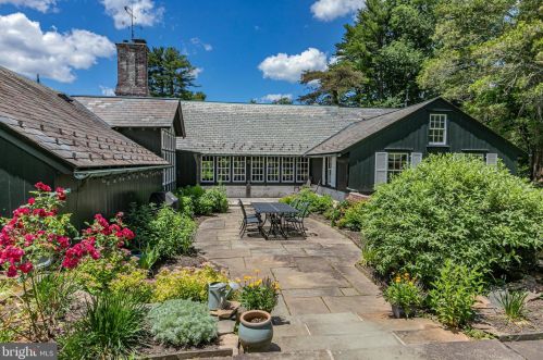 19 Greenhouse Dr, Princeton NJ  08540-4801 exterior