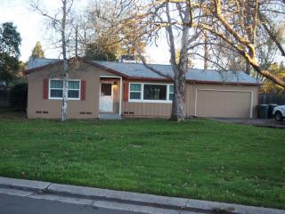 2670 Foothill Dr, Carmichael, CA 95608-4259