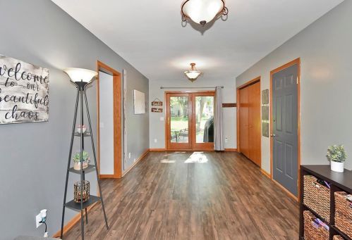 421 10th Ave, Faribault, MN 55021-6433