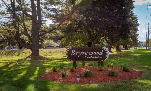 1605 Twin Circle Dr, Wapping CT  06074-2690 exterior