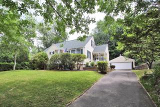 86 Valleyview Rd, Fairfield, CT 06824-3129
