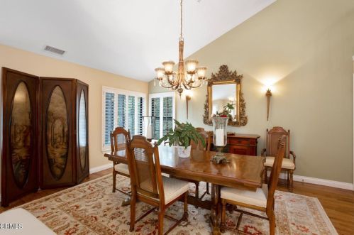 2036 Montecito Dr, Glendale CA  91208-1824 exterior