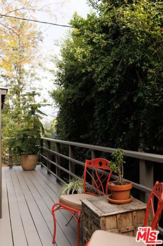 1330 Columbia Dr, Glendale CA  91205-3504 exterior