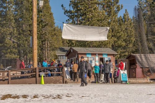 13610 Hillside Dr, Truckee CA  96161-6867 exterior