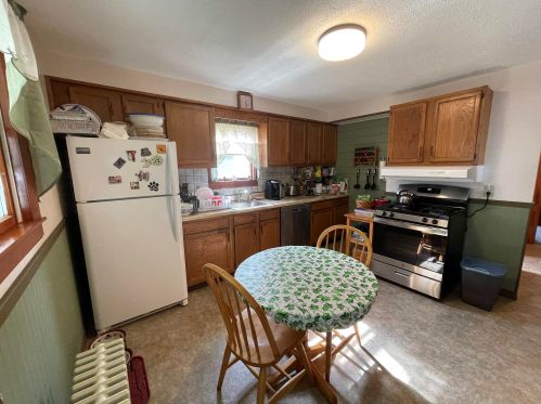 7 Barker Ave, Nashua, NH 03060-4033