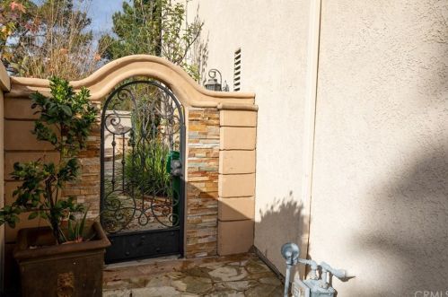 1 Salina, Irvine CA  92614-5388 exterior