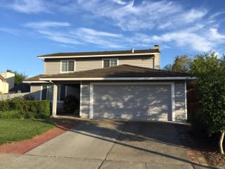 3123 Hyde Park Pl, Fairfield CA  94558-1826 exterior
