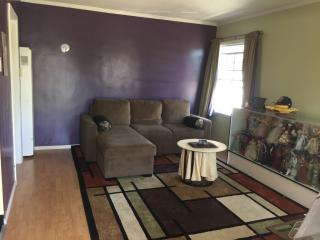 4909 115th St, Hawthorne, CA 90250-2004