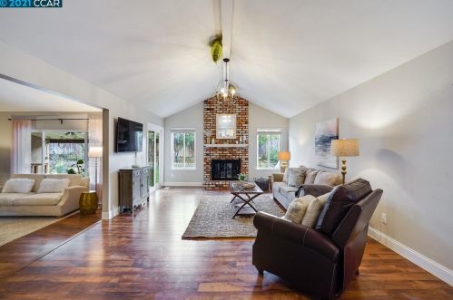 5210 Jomar Dr, Concord CA  94521-2343 exterior