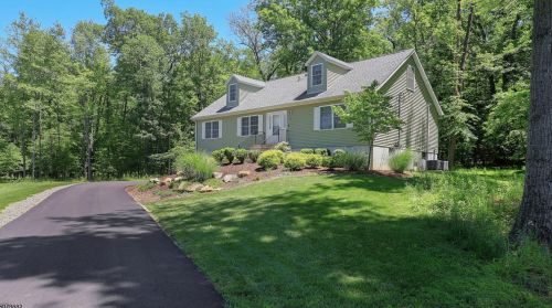 24 Plainfield Ave, Warren, NJ 07059-5727