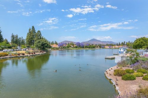 2083 Lakeridge Cir, Chula Vista CA  91913-2374 exterior