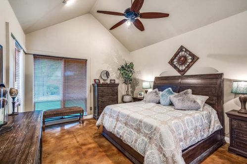 2339 Highland Hts Ln, Carrollton TX 75007-2033 exterior