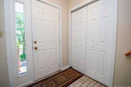 23 Shadowwood Cir, Upper Stepney, CT 06468-2613