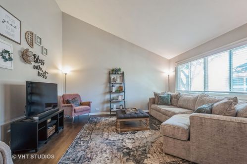1533 Arlington Heights Rd, Arlington Hts, IL 60004-3947