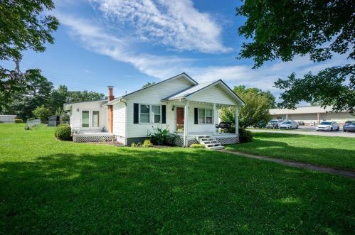 6069 Main St, Lula, GA 30554-2817