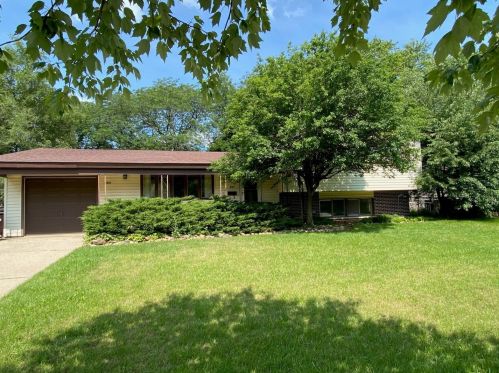 662 Elsinoor Ln, Bull Valley, IL 60014-7518