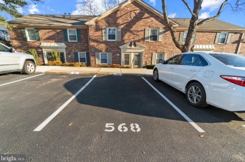 8376 Penshurst Dr, Springfield, VA 22152-1135