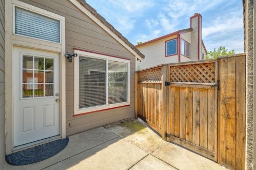 9013 Westpark Dr, Elk Grove CA  95624-1329 exterior