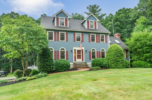 46 James Dr, Hampstead, NH 03841-2196