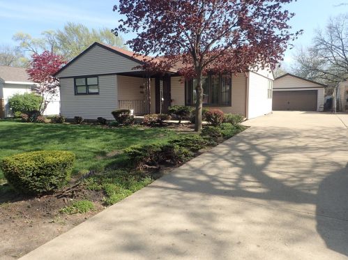 2301 Hawk Ln, Rolling Meadows, IL 60008-2710