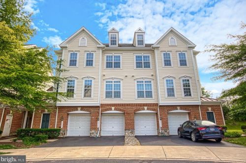 6843 Hampton Bay Ln, Gainesville, VA 20155-6228