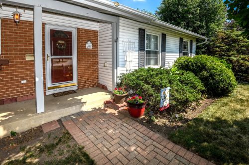 1047 Conrad Ct, Elk Grove Vlg, IL 60007-3016