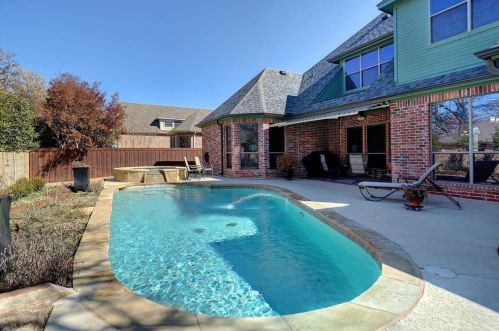 7909 Country Oak Dr, Fort Worth TX  76182-8944 exterior