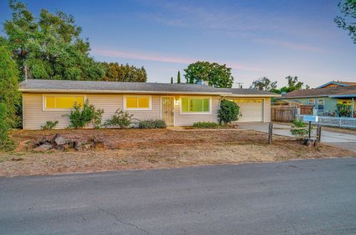 13455 Olive Tree Ln, Poway, CA 92064-4921