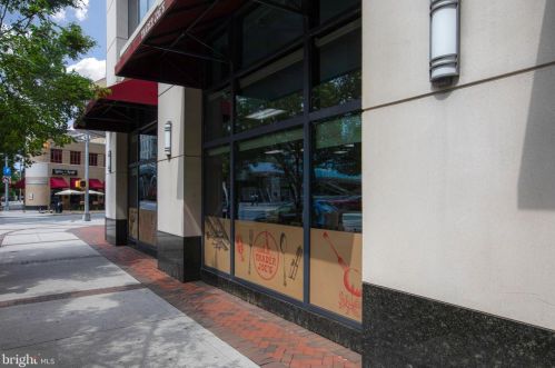 2016 Adams St, Arlington VA  22201-3748 exterior