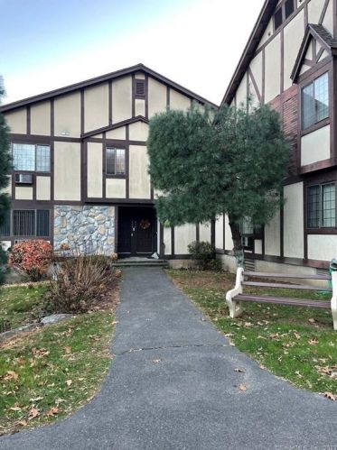 435 Swanson Cres, Milford, CT 06461-2746