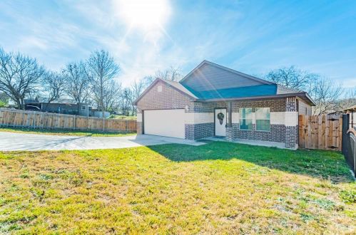 2813 19th St, Fort Worth, TX 76106-5022