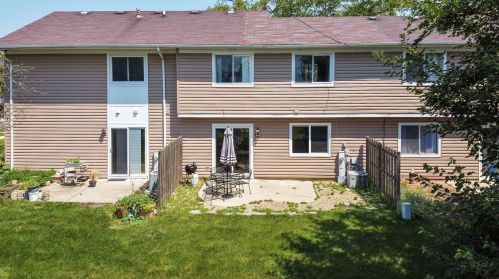 454 Esselen Ct, Carol Stream IL  60188-9216 exterior