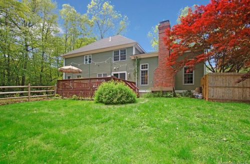 6 Brandywine Ln, Sandy Hook, CT 06482-1483