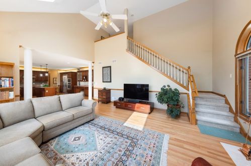 6870 Fieldstone Dr, Willowbrook IL  60527-6968 exterior