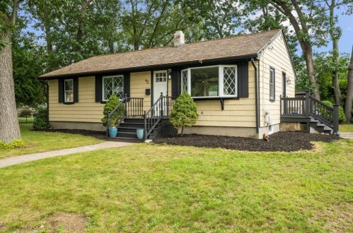 42 Inman Ave, Warwick, RI 02886-3402