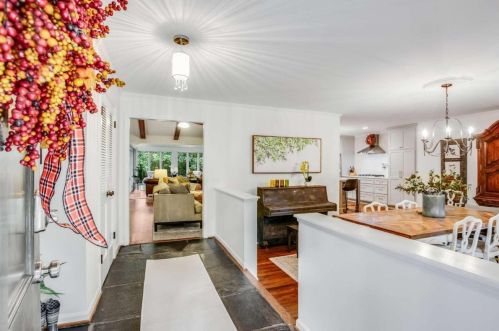 7290 Hunters Branch Dr, Atlanta GA  30328-1719 exterior