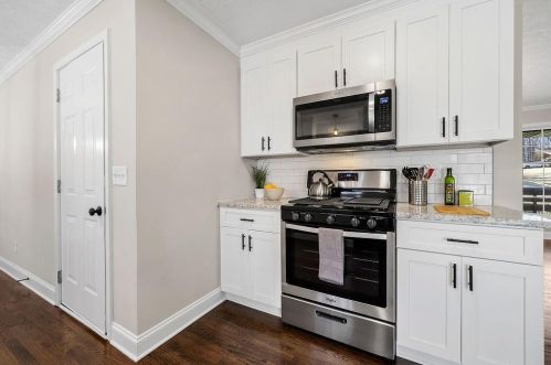 3740 High Pt Ln, Atlanta GA  30331-7906 exterior