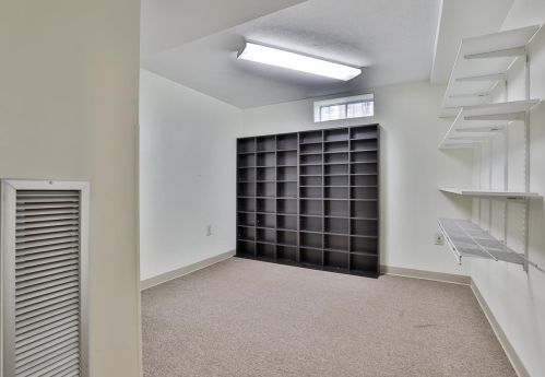 38 Scottsdale Dr, Hudson NH  03051-3750 exterior