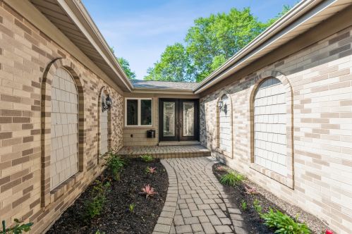 803 Partridge Dr, Palatine, IL 60067-7040
