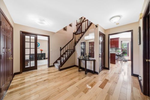 21 Leonard Rd, Palatine, IL 60074-6416