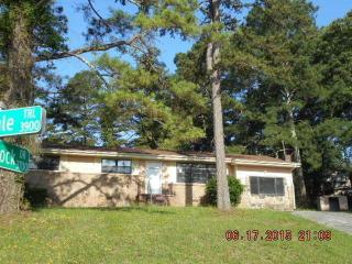 3716 Shamrock Dr, Chattanooga, TN 37406-2766