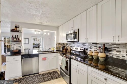 3314 Tapestry Cir, Burtonsville MD 20866-2067 exterior