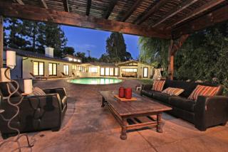 18531 Wells Dr, Los Angeles, CA 91356-4137