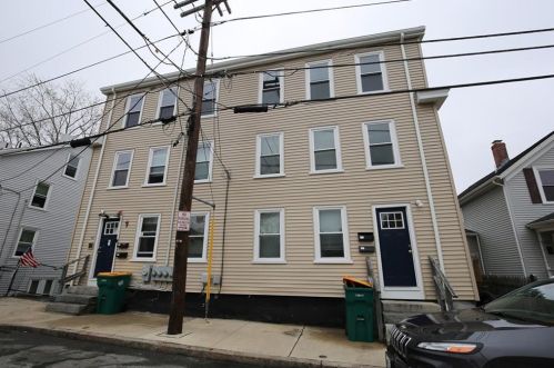 147 Boyden St, Woonsocket, RI 02895-3027