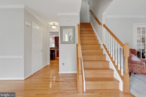 4909 Frishman Ct, Woodbridge, VA 22193-3238