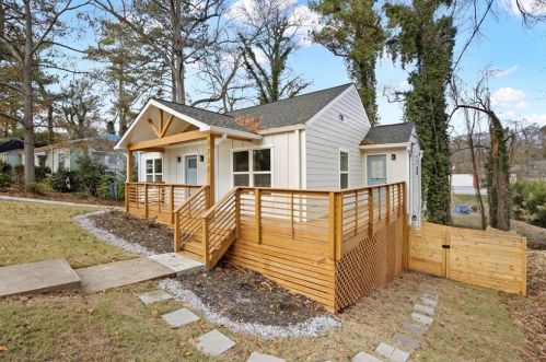 2732 Miles Cir, Atlanta GA  30344-3743 exterior