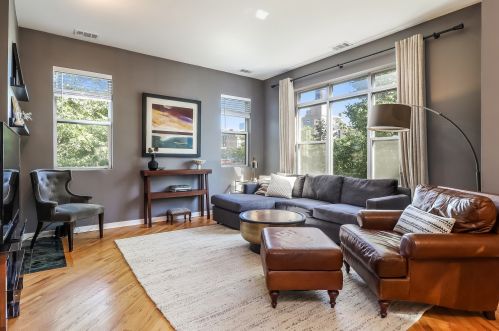 934 Fry St, Chicago, IL 60642-5462