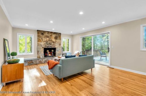10 Lefferts Ct, Middletown NJ  07748-3031 exterior