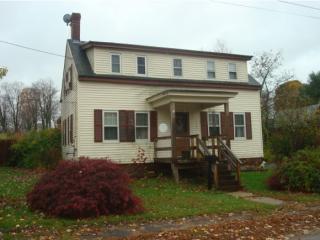 81 Court St, Dover, NH 03820-4137