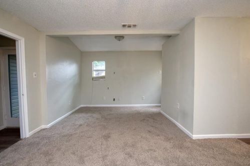 1824 Abshire Ln, Dallas TX  75228-4965 exterior